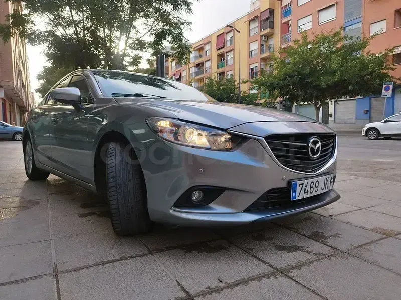 Usado Mazda 6 Comfort 150 CV (110 kW) 2015 Gris / plata Berlina