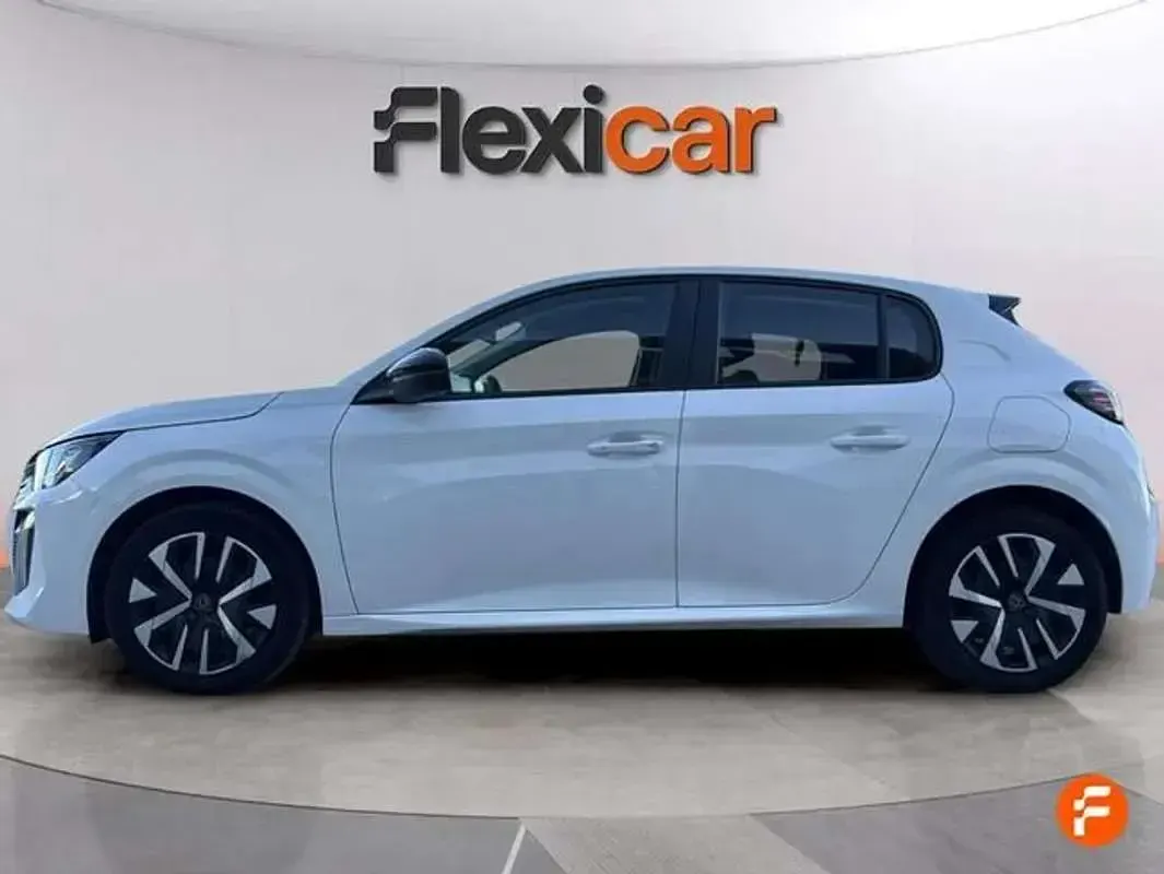 Usado Peugeot 208 Active 102 CV (75 kW) 2024 Blanco Utilitario