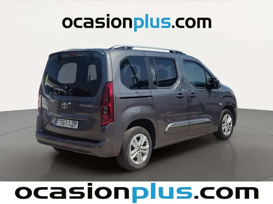 Usado Toyota Proace Active 131 CV (96 kW) 2022 Gris Monovolumen