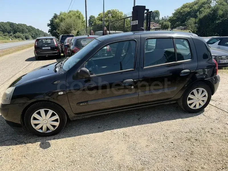 Usado Renault Clio II Dynamique 65 CV (47 kW) 2004 Negro Berlina