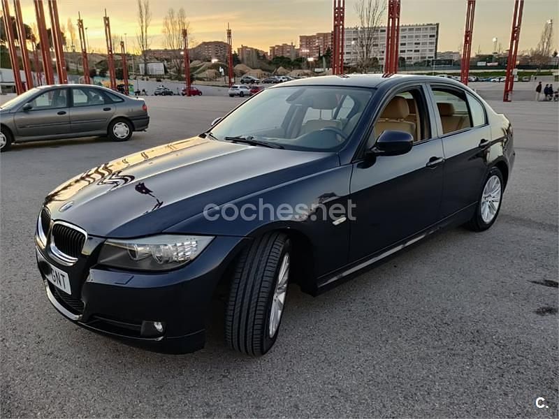 Usado BMW 320 177 CV (130 kW) 2009 Azul Berlina