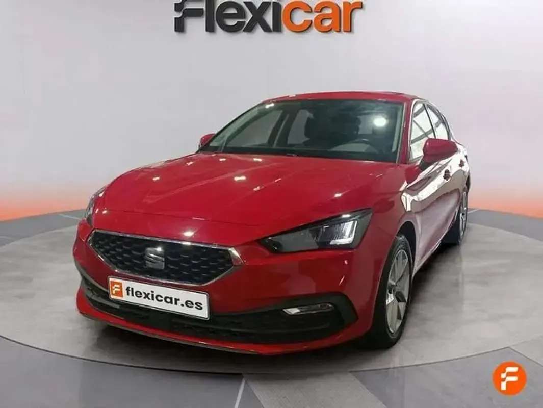 Usado Seat Leon Style 110 CV (80 kW) 2024 Rojo Berlina