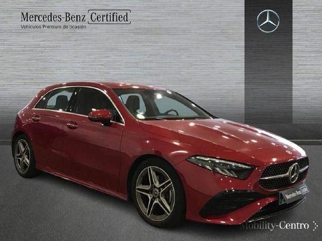 Usado Mercedes A180 AMG line 136 CV (100 kW) 2023 Patagonia red  metallic paint