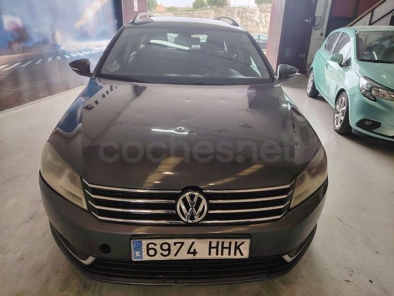 Usado VW Passat Edition 105 CV (77 kW) 2011 Gris / plata Familiar