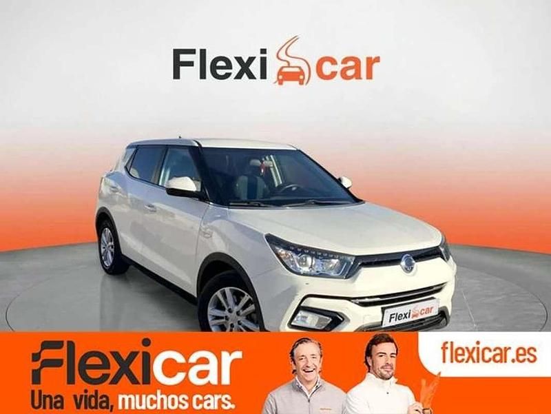 Blanco Usado 2018 Ssangyong (KGM) Tivoli Limited SUV | 10.290 € (Buen precio) - Imagen 1/1