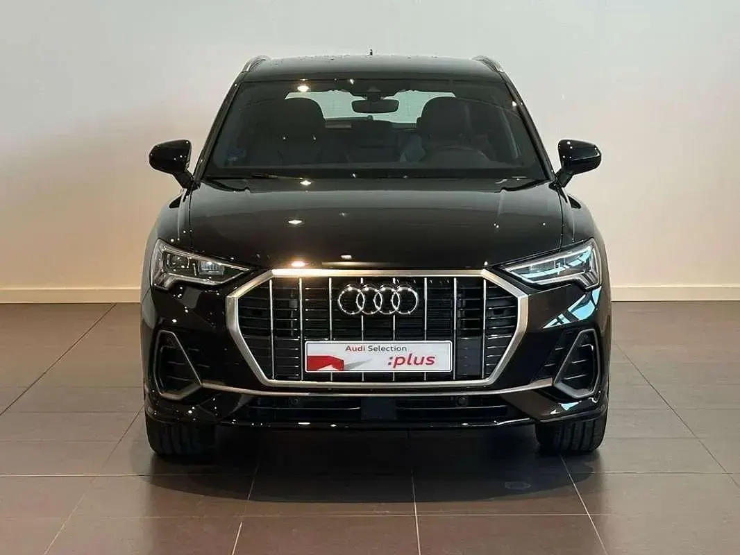 Käytetty Audi Q3 S-Line 245 HP (180 kW) 2024 Musta Katumaasturi