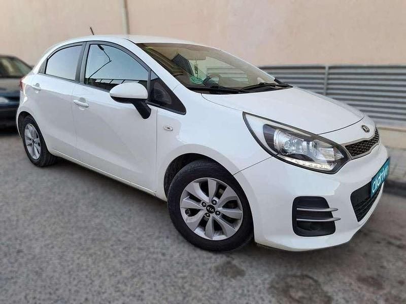 Usado Kia Rio 75 CV (55 kW) 2015 Blanco Utilitario