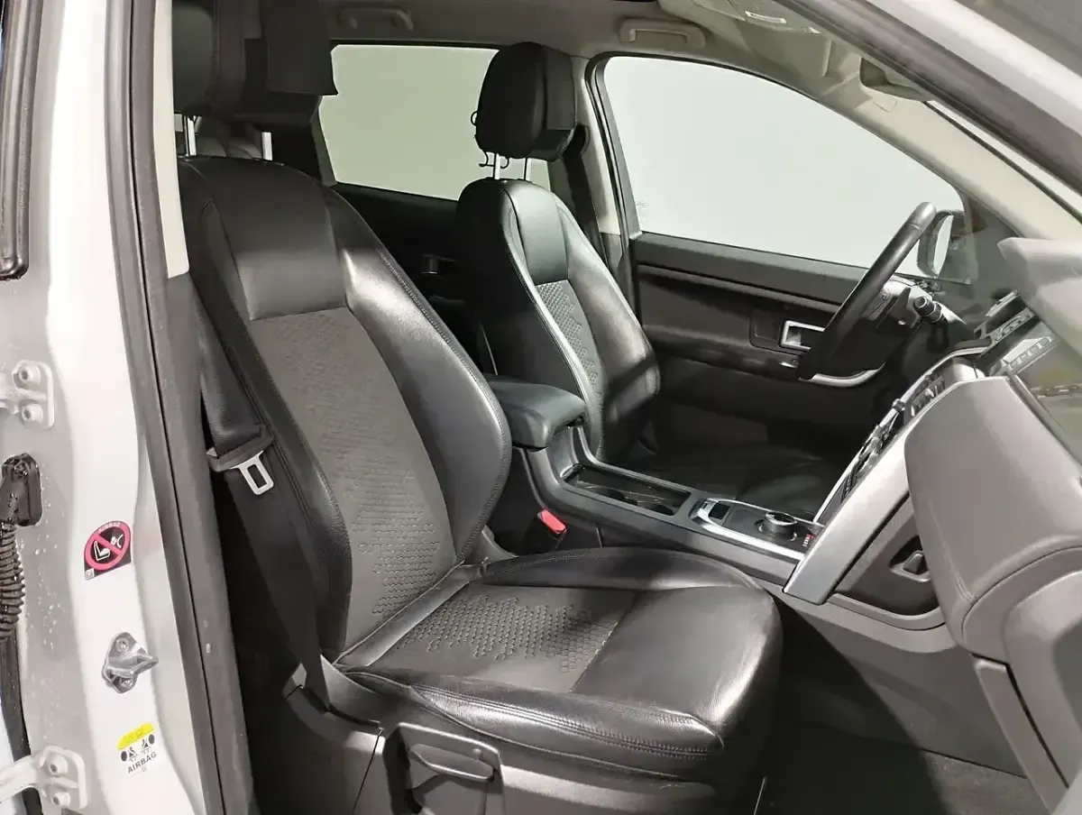 Käytetty Land Rover Discovery Sport SE 179 HP (131 kW) 2017 Valkoinen Katumaasturi