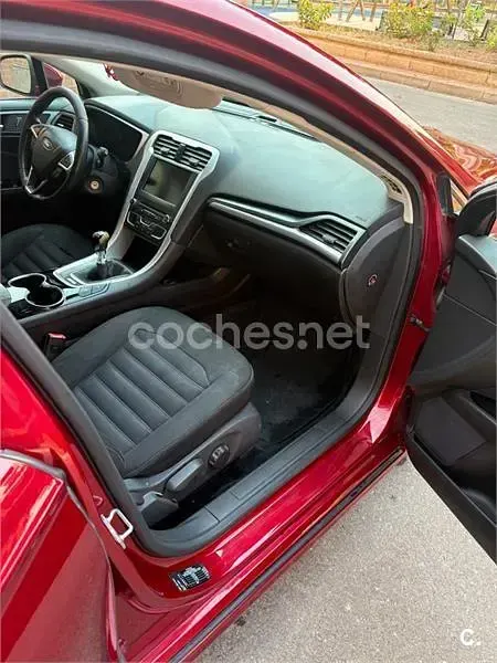 Usado Ford Mondeo Trend 150 CV (110 kW) 2016 Rojo Berlina