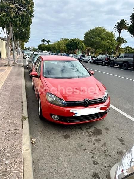 Usado VW Golf VII 90 CV (66 kW) 2012 Rojo Berlina