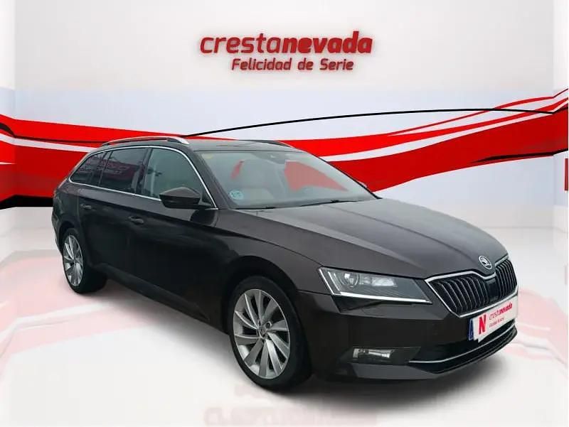 Usado Skoda Superb Style 150 CV (110 kW) 2018 Familiar