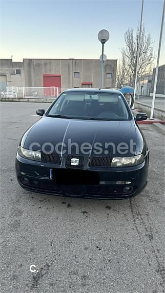 Usado Seat Leon Sport 150 CV (110 kW) 2002 Negro Utilitario