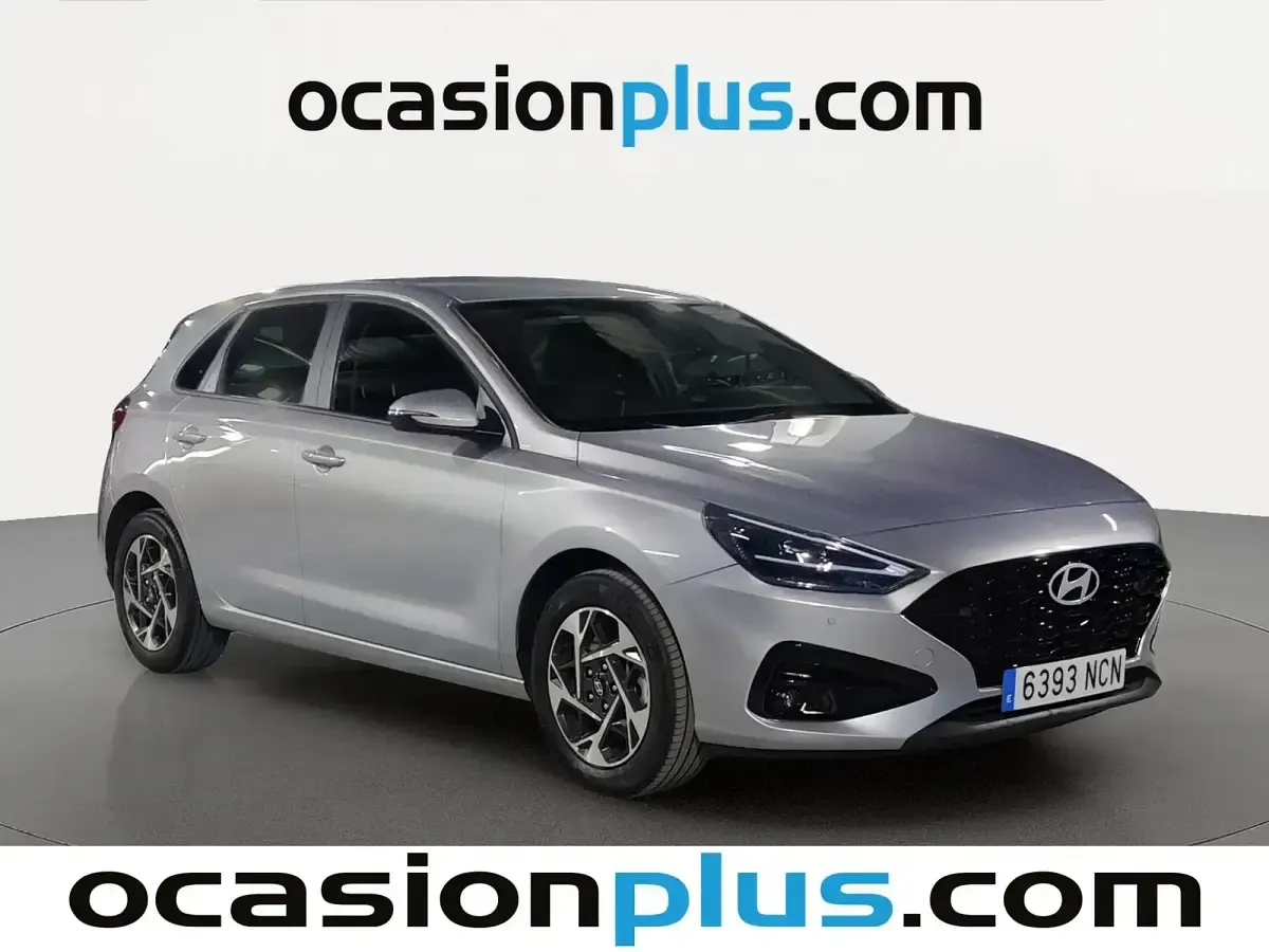 Usado Hyundai i30 96 CV (70 kW) 2025 Gris Berlina