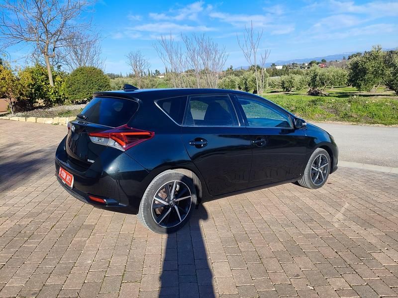Usado Toyota Auris Hybrid Advance 136 CV (100 kW) 2018 Negro Utilitario