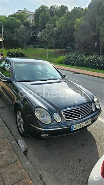 Usado Mercedes E270 Elegance 177 CV (130 kW) 2005 Gris / plata Berlina