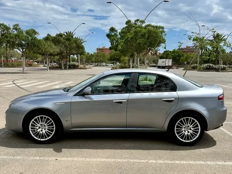 Usado Alfa Romeo 159 Distinctive 150 CV (110 kW) 2009 Gris / plata Berlina