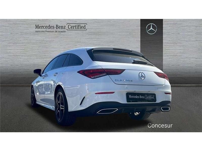 Usado Mercedes CLA200 Shooting Brake 150 CV (110 kW) 2022 Blanco Familiar