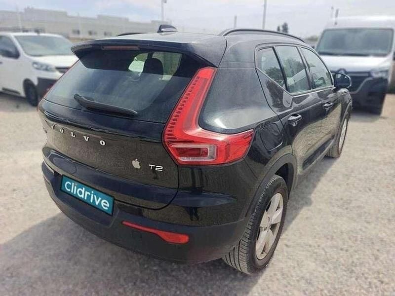 Usado Volvo XC40 Momentum 129 HP (94 kW) 2022 Preto SUV