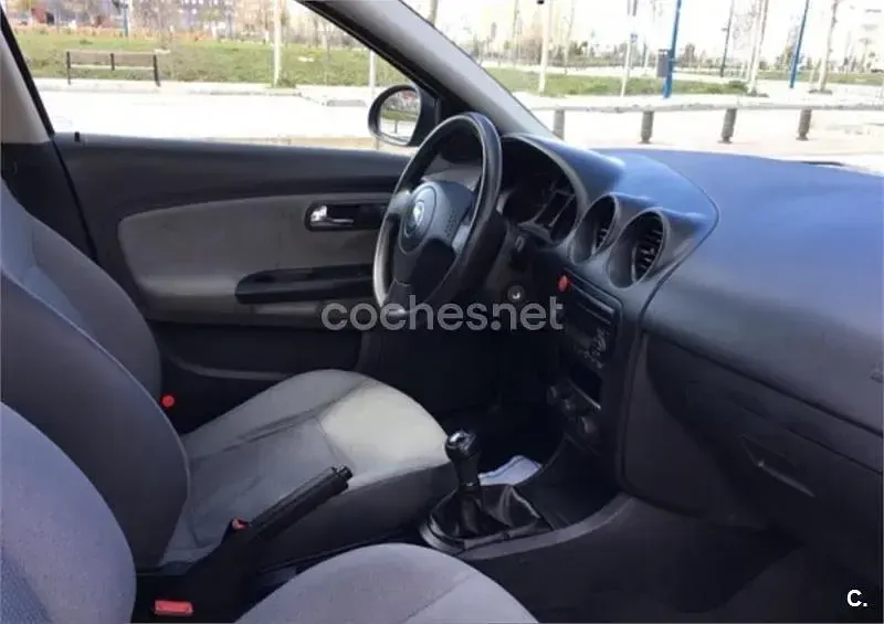 Usado Seat Ibiza Stella 75 CV (55 kW) 2003 Azul Utilitario
