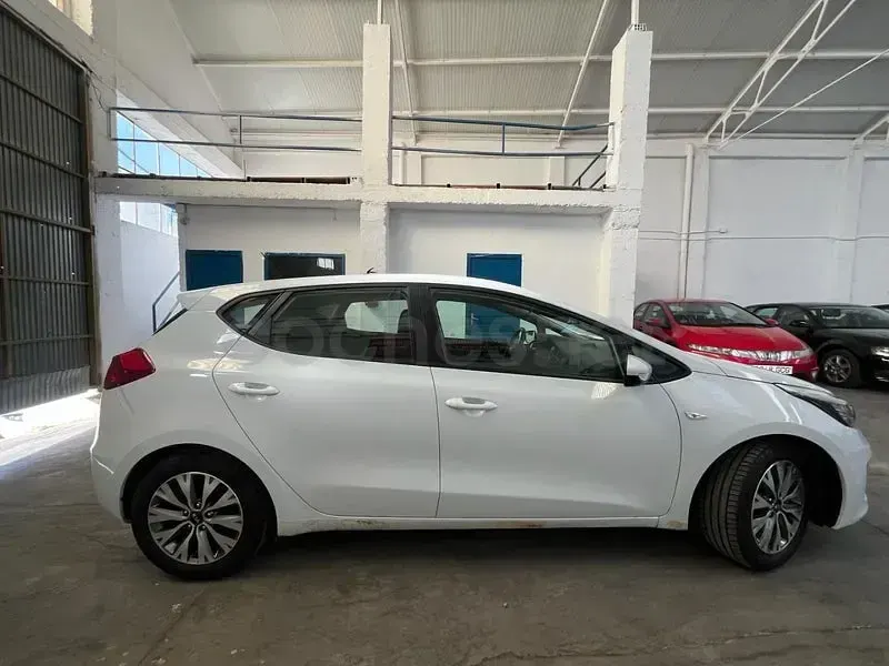 Usado Kia Ceed 100 CV (73 kW) 2019 Blanco Utilitario