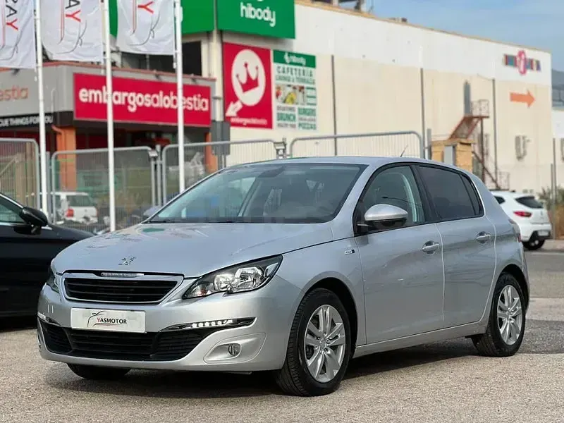 Usado Peugeot 308 Active 131 CV (96 kW) 2016 Gris / plata Berlina