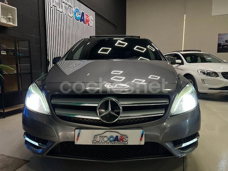 Usado Mercedes B180 109 CV (80 kW) 2013 Gris / plata Monovolumen