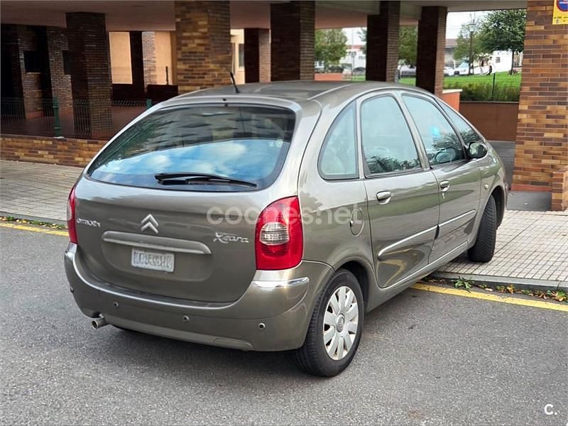 Usado Citroën Xsara Picasso Exclusive 110 CV (80 kW) 2010 Beige Monovolumen