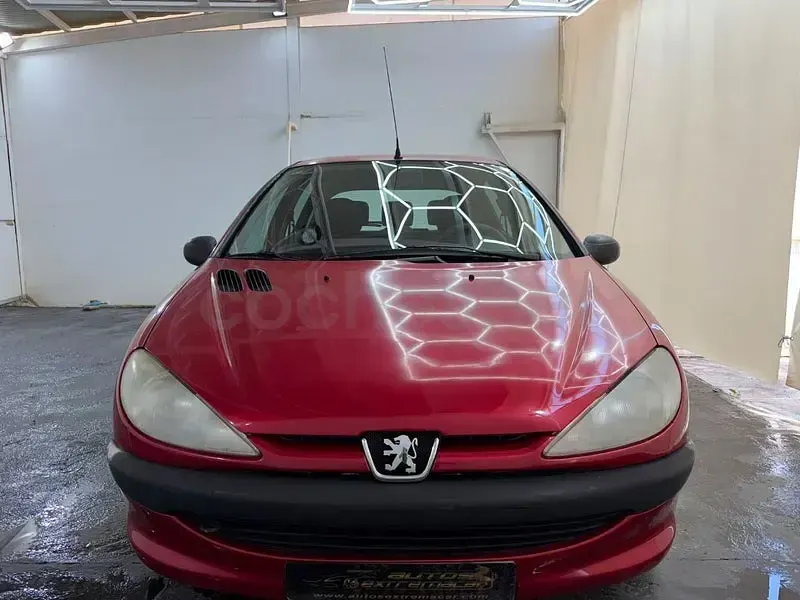 Usado Peugeot 206 75 CV (55 kW) 2000 Granate Berlina