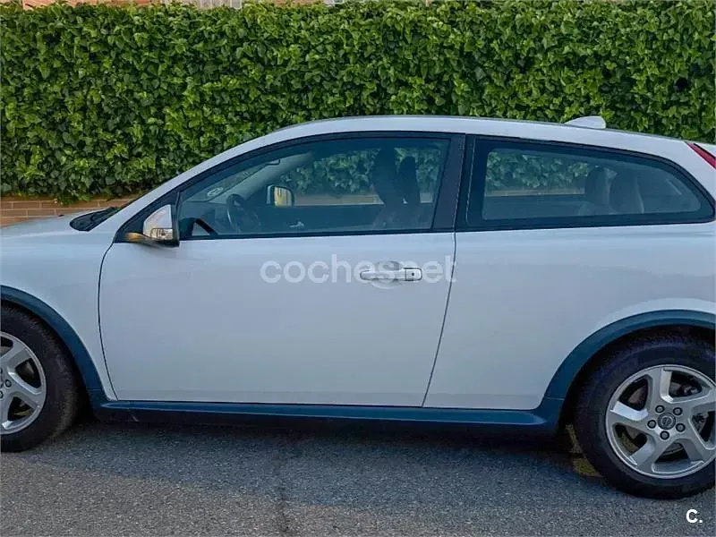 Usado Volvo C30 Momentum 109 CV (80 kW) 2010 Blanco Utilitario