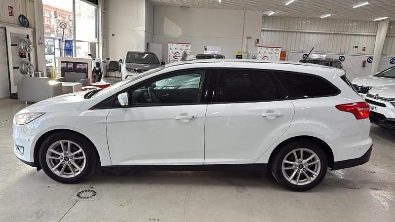 Usado Ford Focus Trend+ 125 CV (91 kW) 2017 Blanco Utilitario