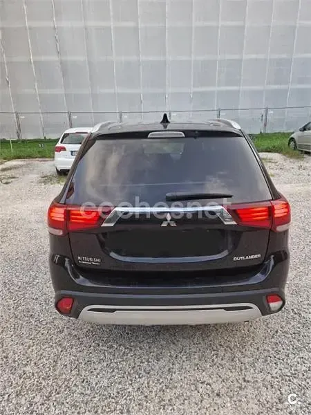 Usado Mitsubishi Outlander Motion 150 CV (110 kW) 2019 Negro SUV