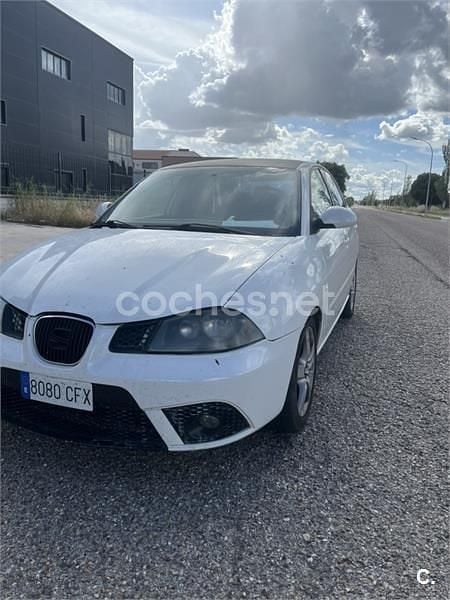 Blanco Usado 2003 Seat Ibiza Sport Berlina | 2300 € (Super precio) - Imagen 1/4