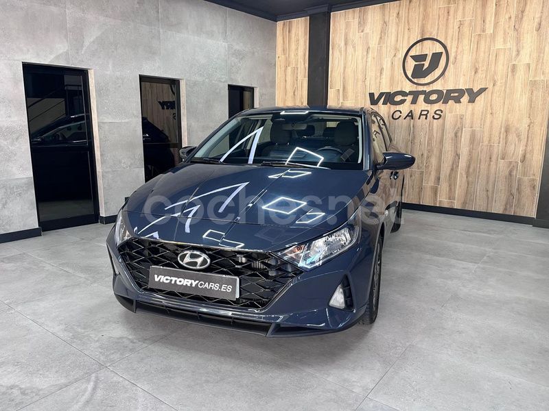 Gris / plata Usado 2021 Hyundai i20 Berlina | 13.995 € (Precio justo) - Imagen 1/4
