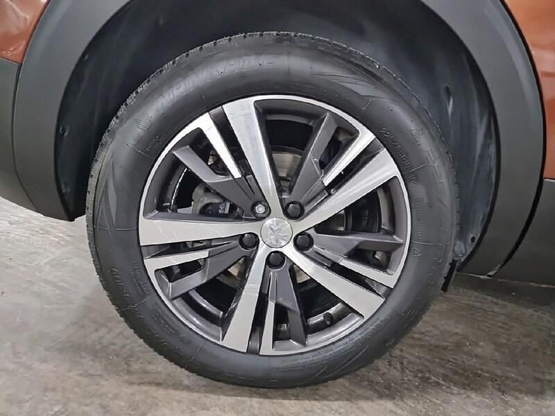 Usado Peugeot 5008 Allure 130 CV (95 kW) 2021 Naranja SUV