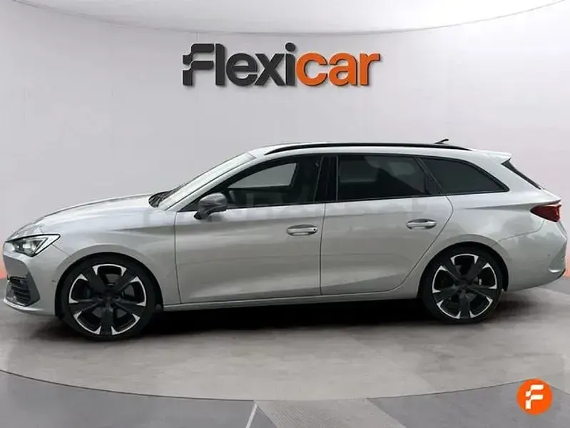 Usado Cupra Leon 300 CV (220 kW) 2021 Gris / plata Berlina