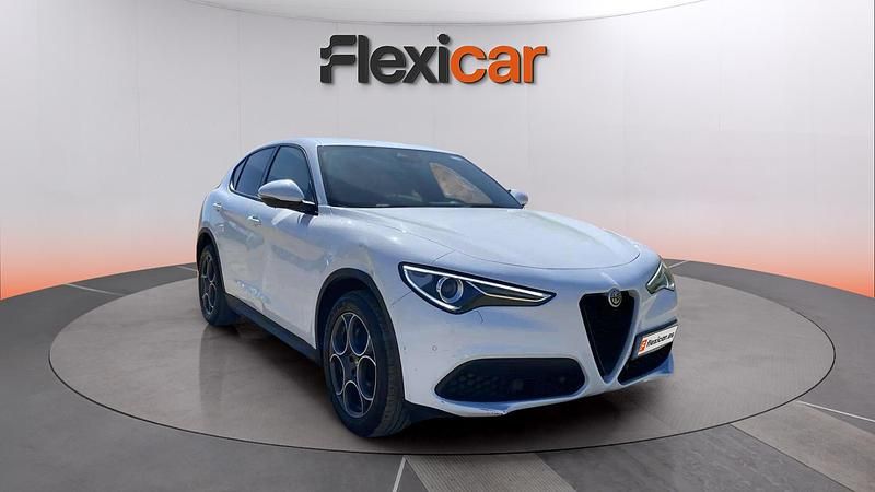 Usado Alfa Romeo Stelvio Sprint 200 CV (147 kW) 2022 Blanco SUV