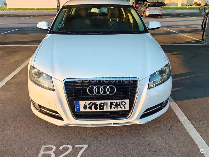 Käytetty Audi A3 Ambiente 105 HP (77 kW) 2013 Valkoinen Sedan