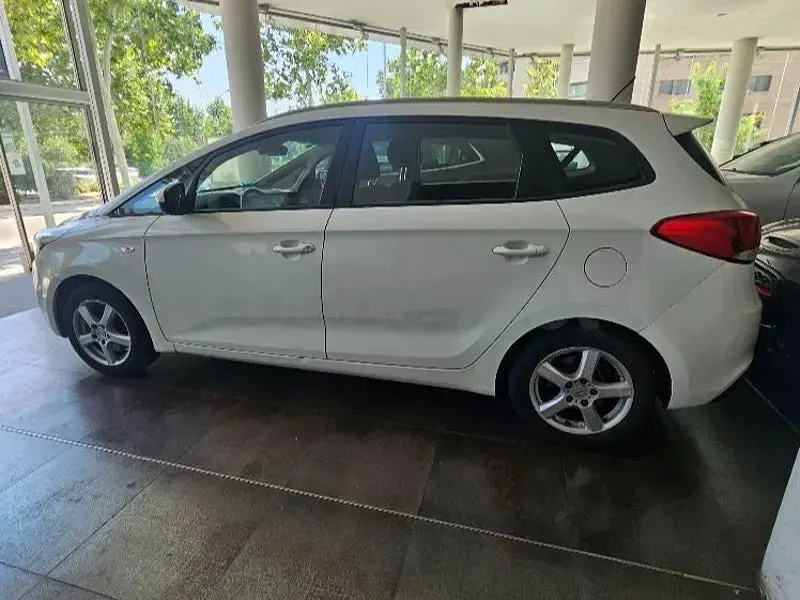 Usado Kia Carens 135 CV (99 kW) 2014 Blanco Monovolumen