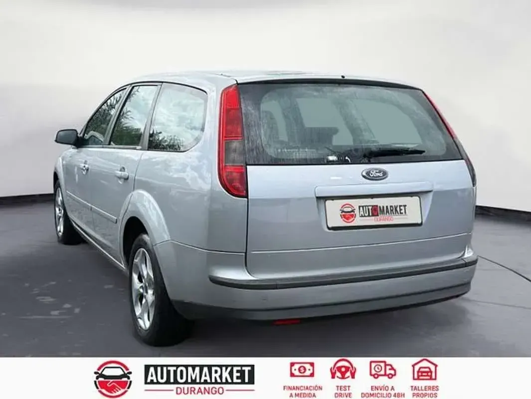 Usado Ford Focus Trend 101 CV (74 kW) 2007 Gris Familiar