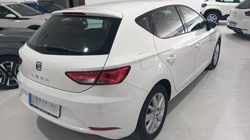 Usado Seat Leon Reference 115 CV (84 kW) 2020 Blanco Berlina