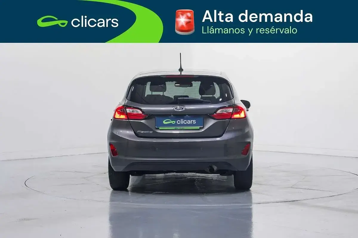 Usado Ford Fiesta Trend 75 CV (55 kW) 2023 Gris Utilitario