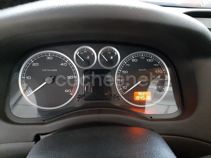 Usado Peugeot 307 110 CV (80 kW) 2005 Negro Familiar