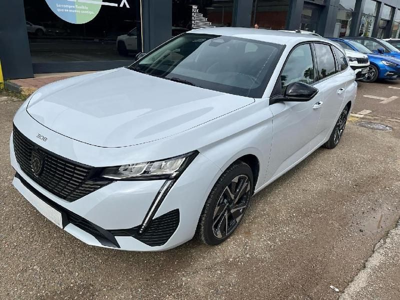 Usado Peugeot 308 Allure 136 CV (100 kW) 2024 Blanco Familiar