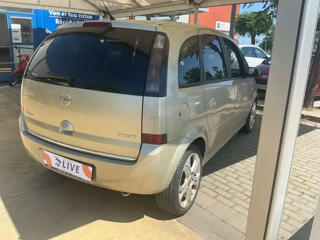 Usado Opel Meriva Cosmo 99 CV (72 kW) 2007 Gris Monovolumen