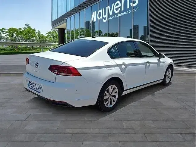 Usado VW Passat Business 122 CV (89 kW) 2021 Blanco Berlina