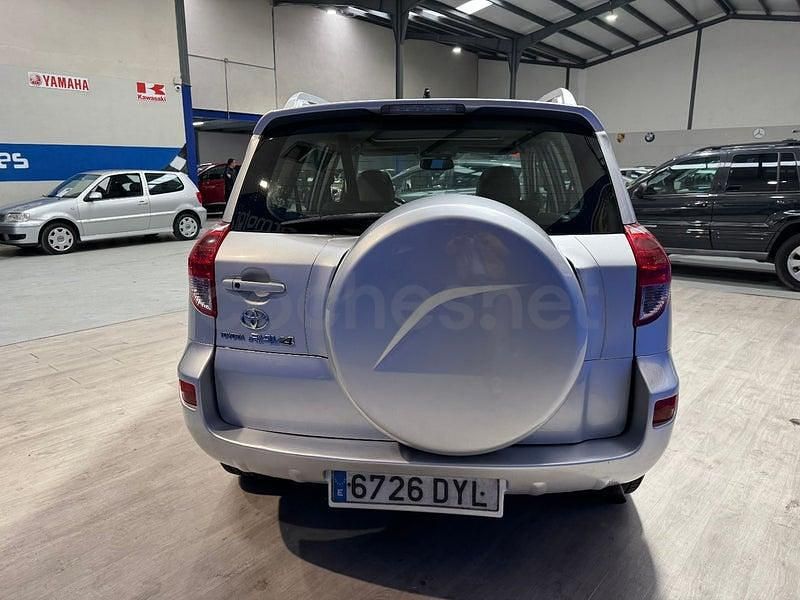 Usado Toyota RAV4 Luna 136 CV (100 kW) 2006 Gris / plata SUV