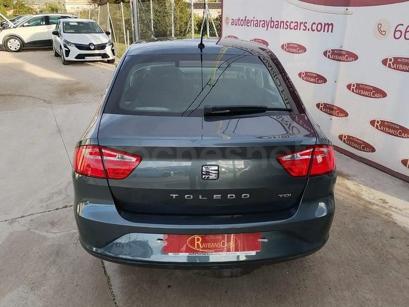 Usado Seat Toledo Reference 115 CV (84 kW) 2016 Gris / plata Utilitario