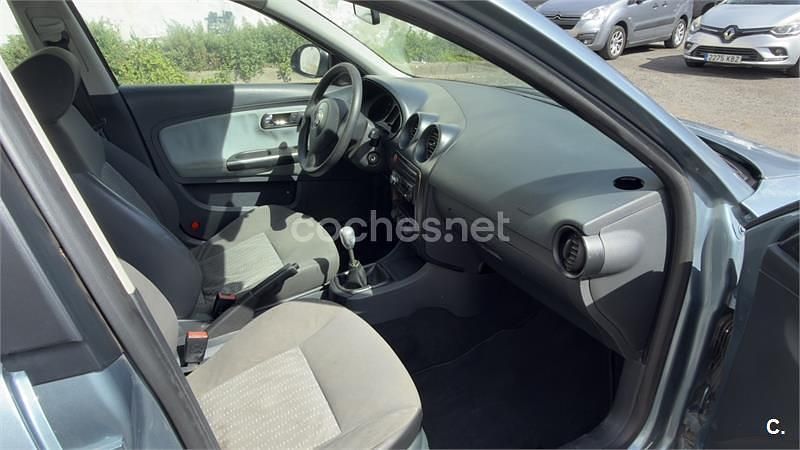 Usado Seat Cordoba Stylance 75 CV (55 kW) 2004 Azul Berlina