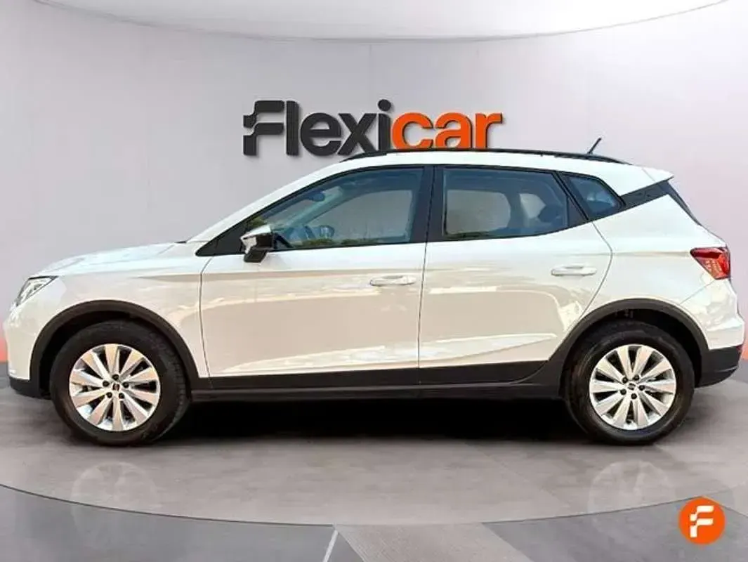 Usado Seat Arona Style 110 CV (80 kW) 2022 Blanco SUV