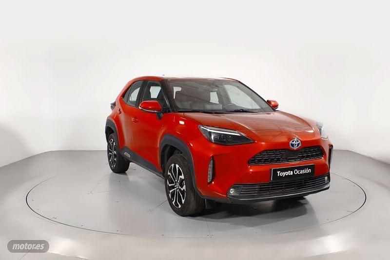 Rojo Usado 2024 Toyota Yaris Cross Active SUV | 26.900 € (Un poco caro) - Imagen 1/4